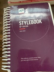 Associated Press Stylebook : 2022-2024 by The Associated Press ( 2022 Paperback