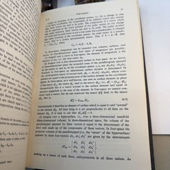 Classical Theory of Fields 2nd Ed Landau Lifshitz Physics HC (AZ19)
