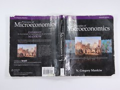 Principles of Microeconomics 7e Paperback by N. Gregory Mankiw