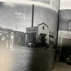 The Crestline Ser.: Gas Stations : Landmarks of the American Roadside by…