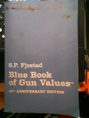 40th Blue Book of Gun Values by S. P. Fjestad (2019, Trade Paperback) GOOD