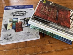 Masterbooks Elementary Paleontology: Dinosaurs Teacher guide +Supplemental Books