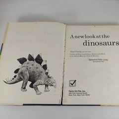 A New Look at the Dinosaurs by Alan Charig 1986 Illustrated HCDJ Ex-Library
