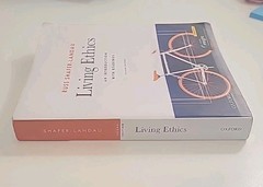 Living Ethics : An Introduction with Readings by Russ Shafer-Landau, 2021 Trade