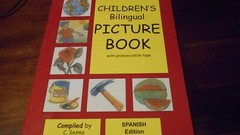 Children’s Bilingual Picture Book with CD Spanish Edition 2008 Like New