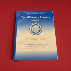 Berkeley The Wellness Reports 2010 – Women’s Health – Paperback Book
