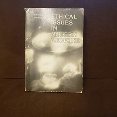 Ethical Issues in Modern Medicine Hunt Arras 1977 1st Edition Paperback