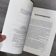 THE PERIGEE VISUAL DICTIONARY OF SIGNING By Rod R. Butterworth & Mickey Flodin