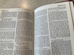 NIV Thinline Bible 1996 Burgundy Bonded Leather Color Maps 1984