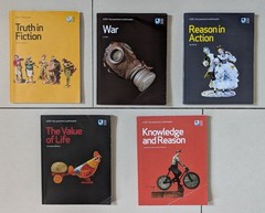 OPEN UNIVERSITY A333 Key questions in philosophy GOOD CONDITION